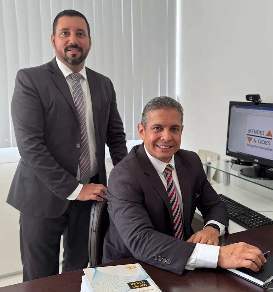 Advogados Mendes e Goes em escritório